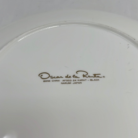 Narumi Oscar de la Renta AF003 24 Karat Black Bone China Dinner Plate